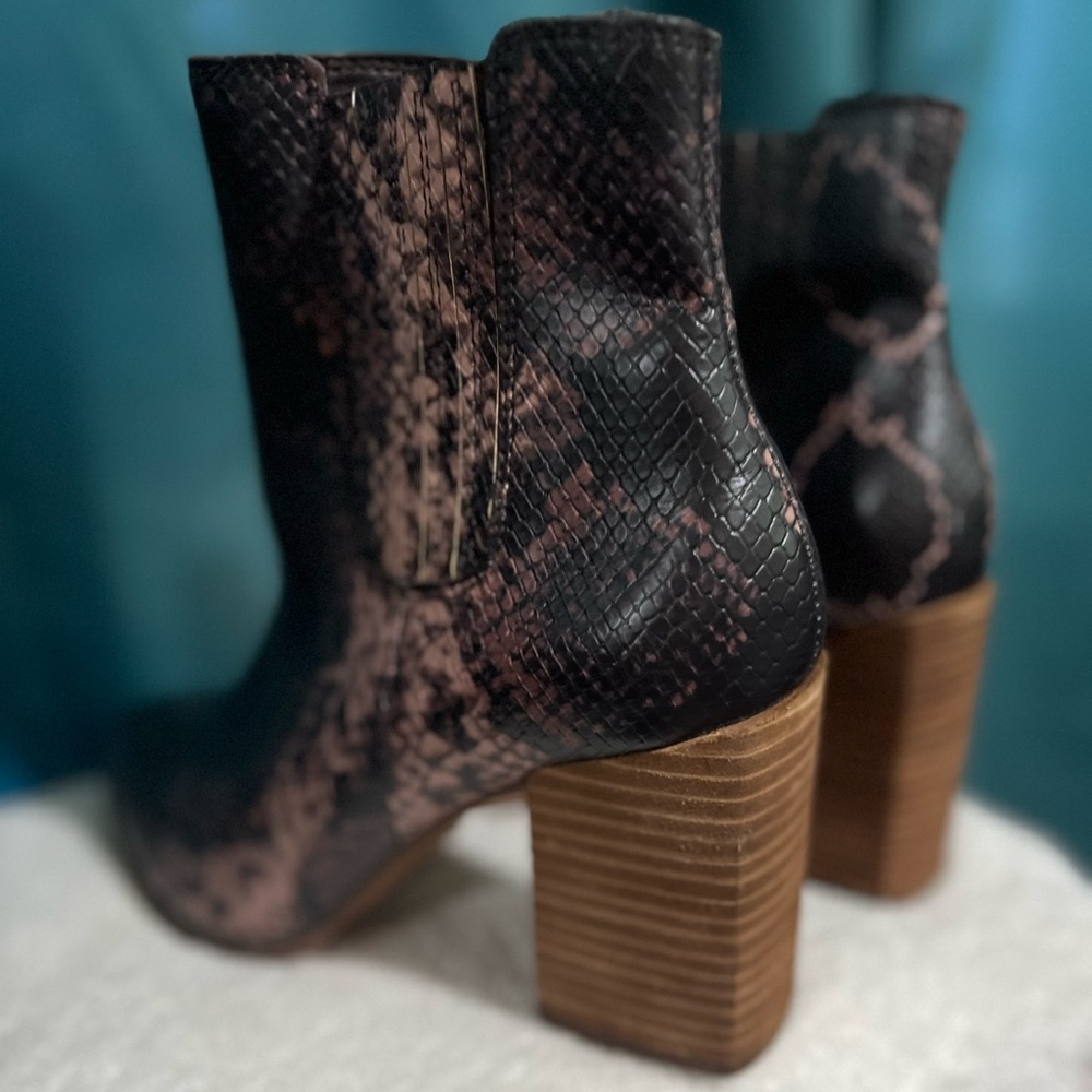 Steve Madden Black and Pink Patterned Heeled Boots